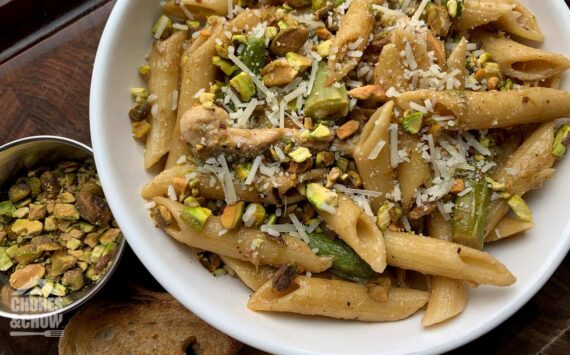 Pasta with Pistachios, Asparagus and Chicken in Cream Sauce